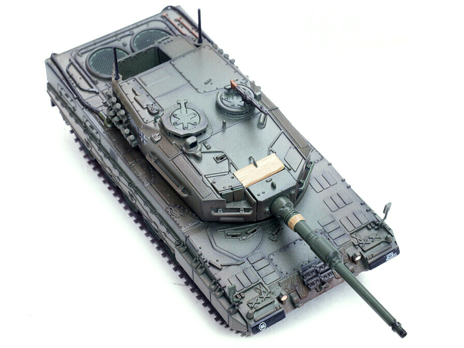 Leopard 2A4 Main Battle Tank with Snorkel "Green Camouflage" German Army "Armor Premium" Series 1/72 Diecast Model by Panzerkampf